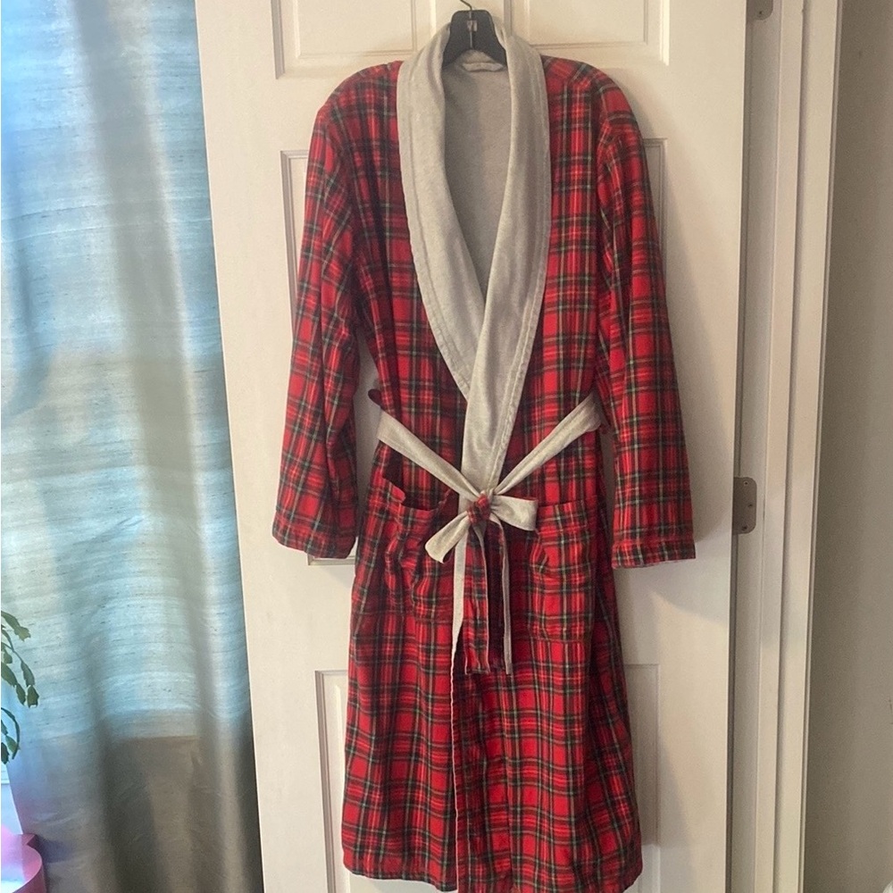 REVERSIBLE-COZY red flannel plaid/gray jersey robe with reversible belt, Size L